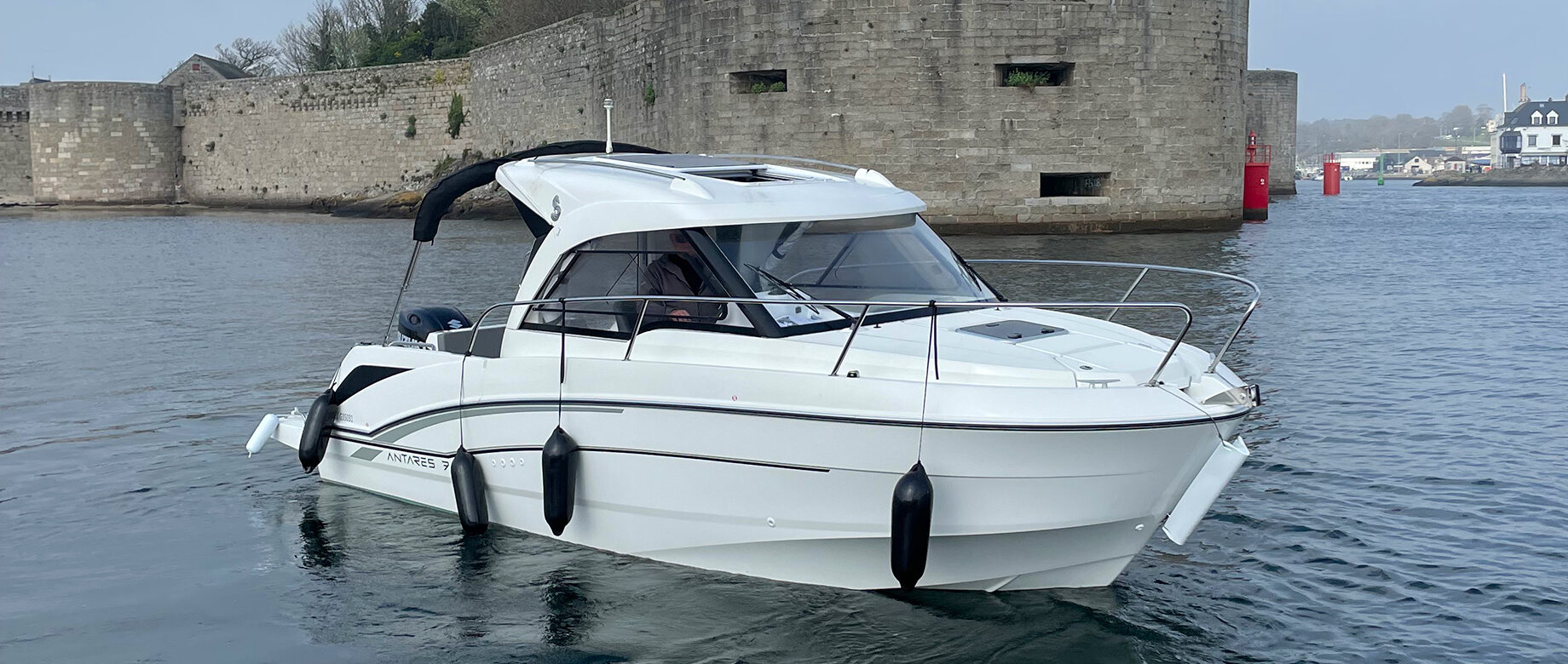 L'Albatros Nautisme - Location de bateaux en Liberty Pass à Concarneau - Beneteau - Antares 7